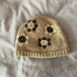 LL Bean women’s 100% wool embroidered fleece lining winter beanie